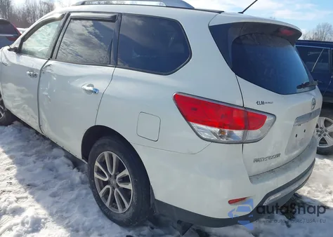 2015 Nissan Pathfinder S z USA, uszkodzony, nr VIN 5N1AR2MM8FC719261